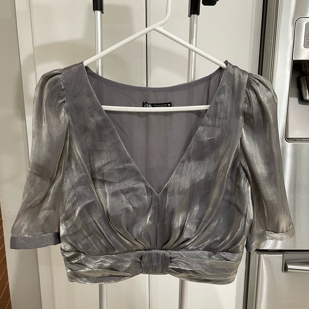 Women’s cropped Zara blouse